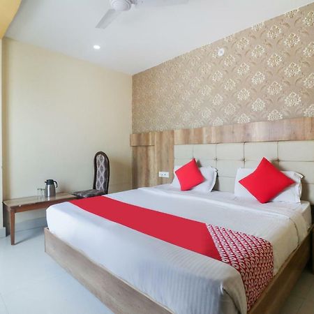 Oyo 48974 Hotel Shweta Residency Varanasi Bagian luar foto