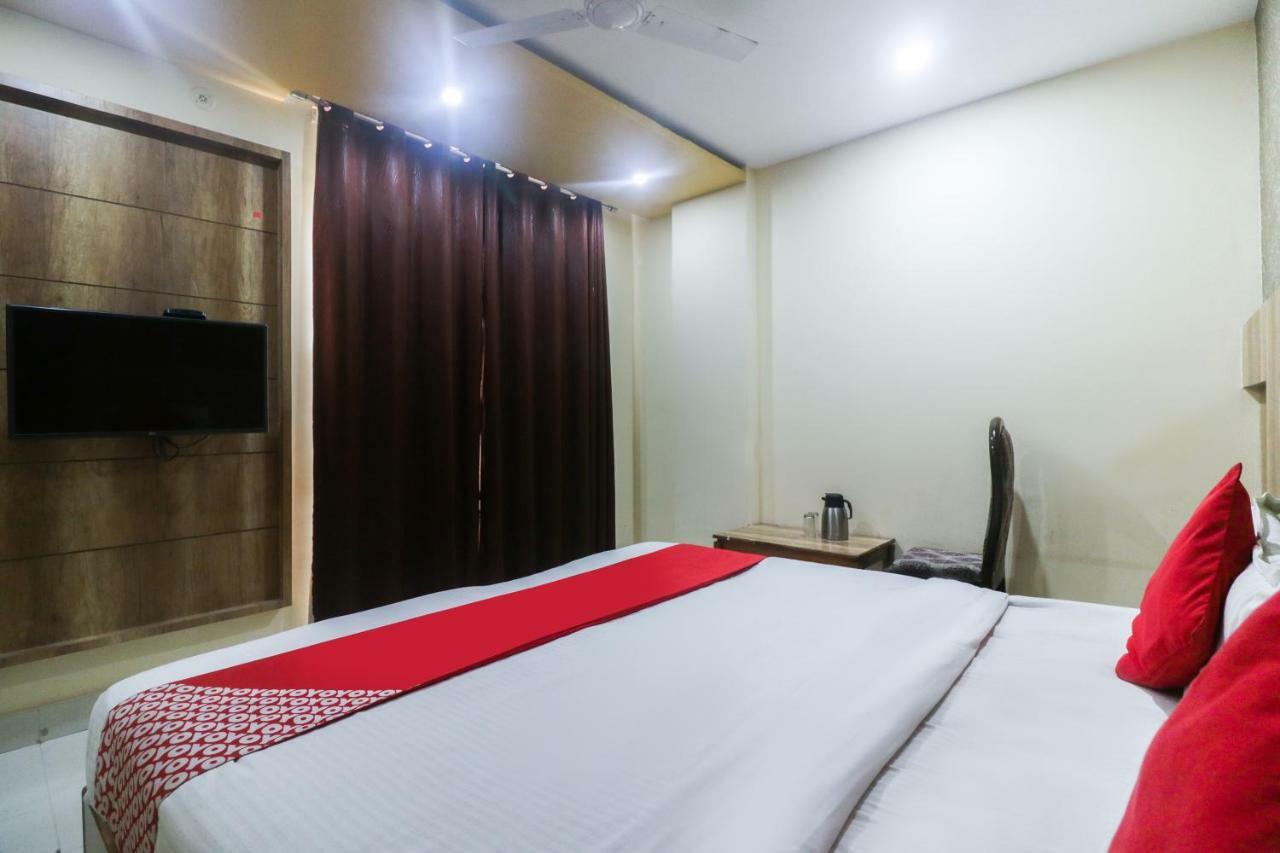 Oyo 48974 Hotel Shweta Residency Varanasi Bagian luar foto
